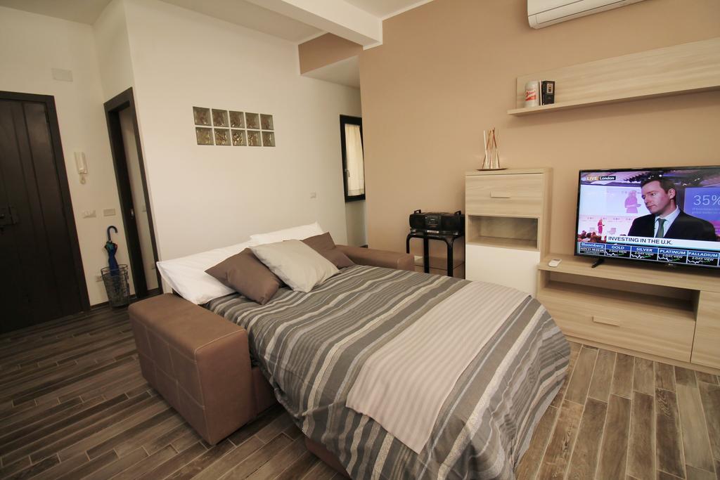 Eur Bright Spacious Terraced Apartment With Private Parking Only For Small Cars Roma Exterior foto