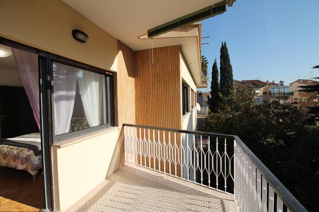 Eur Bright Spacious Terraced Apartment With Private Parking Only For Small Cars Roma Exterior foto