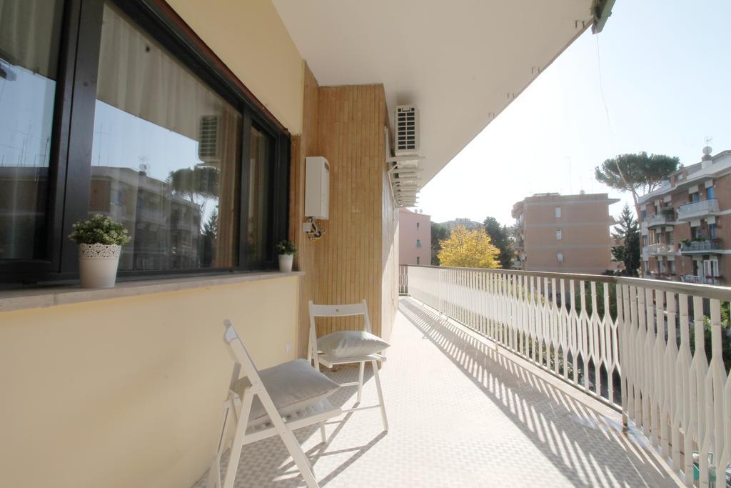 Eur Bright Spacious Terraced Apartment With Private Parking Only For Small Cars Roma Exterior foto