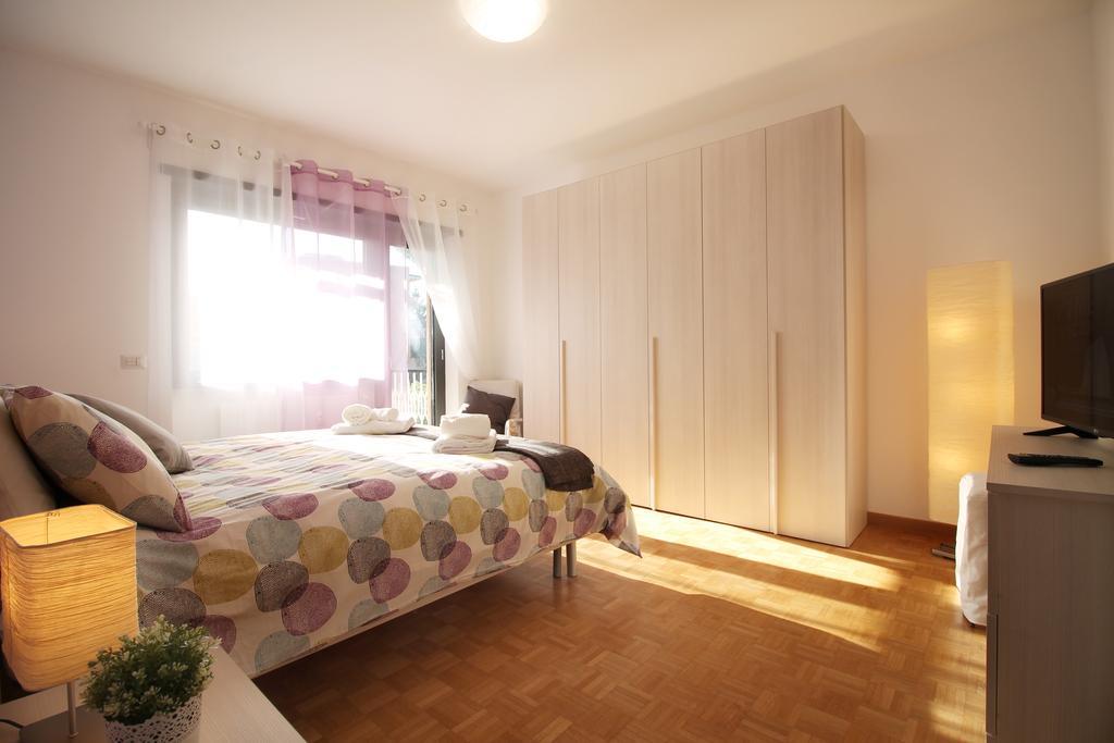 Eur Bright Spacious Terraced Apartment With Private Parking Only For Small Cars Roma Exterior foto