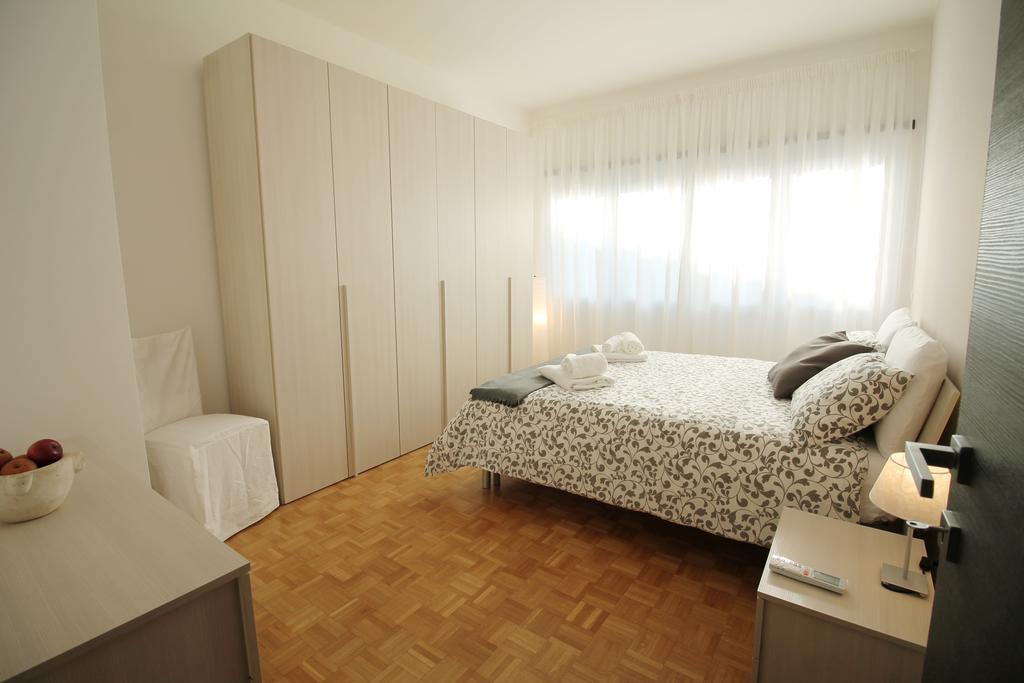 Eur Bright Spacious Terraced Apartment With Private Parking Only For Small Cars Roma Exterior foto
