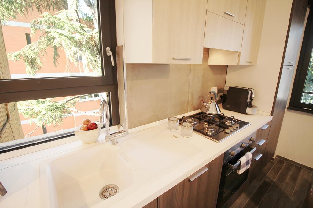 Eur Bright Spacious Terraced Apartment With Private Parking Only For Small Cars Roma Exterior foto