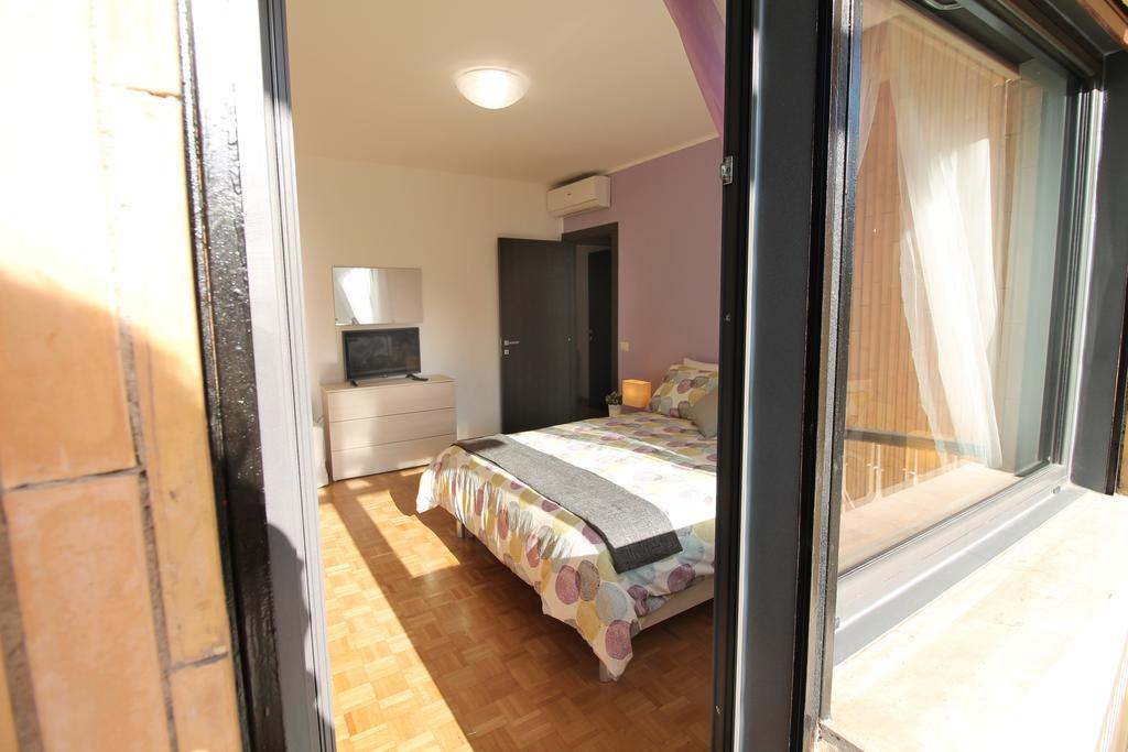 Eur Bright Spacious Terraced Apartment With Private Parking Only For Small Cars Roma Exterior foto