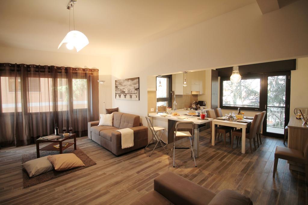 Eur Bright Spacious Terraced Apartment With Private Parking Only For Small Cars Roma Exterior foto