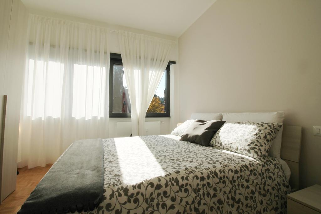 Eur Bright Spacious Terraced Apartment With Private Parking Only For Small Cars Roma Exterior foto